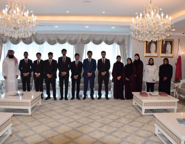 سعادة السفير القطري في تايلاند يلتقي بفريق عنابي المناظرات المشارك في بطولة العالم لمناظرات المدارس