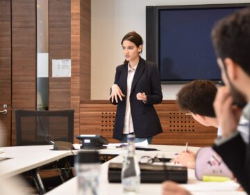 البطولة الوطنية لمناظرات الجامعات باللغة الإنجليزية