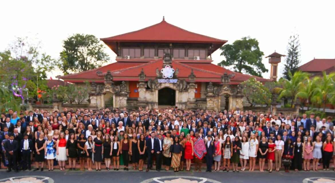 عنابي المناظرات يشارك في بطولة العالم لمناظرات المدارس في بالي