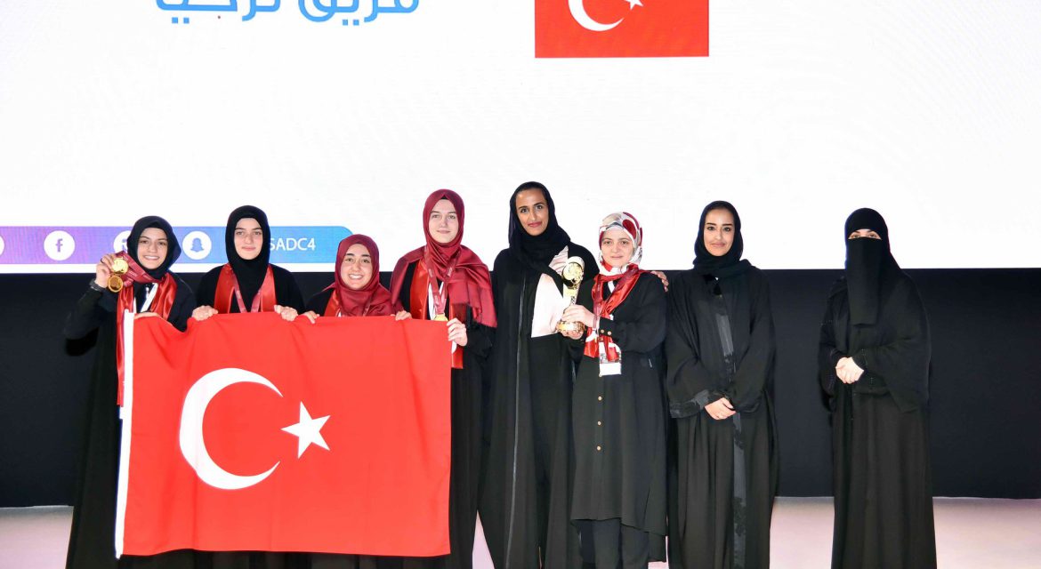 الفريق التركي يتوّج بلقب البطولة الدولية لمناظرات المدارس