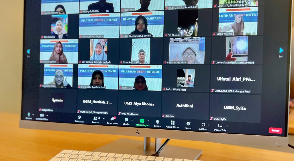 مركز مناظرات ينظم ورشة تدريبية افتراضية في اندونيسيا